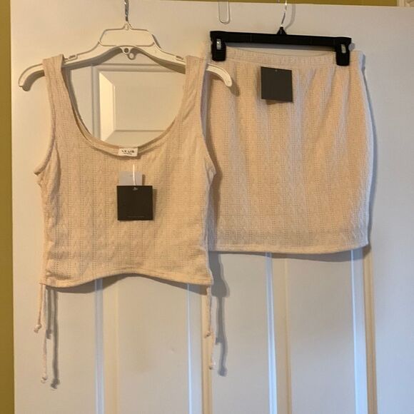 Lelia Collection Mini skirt and cropped drawstring tank top - Picture 2 of 11
